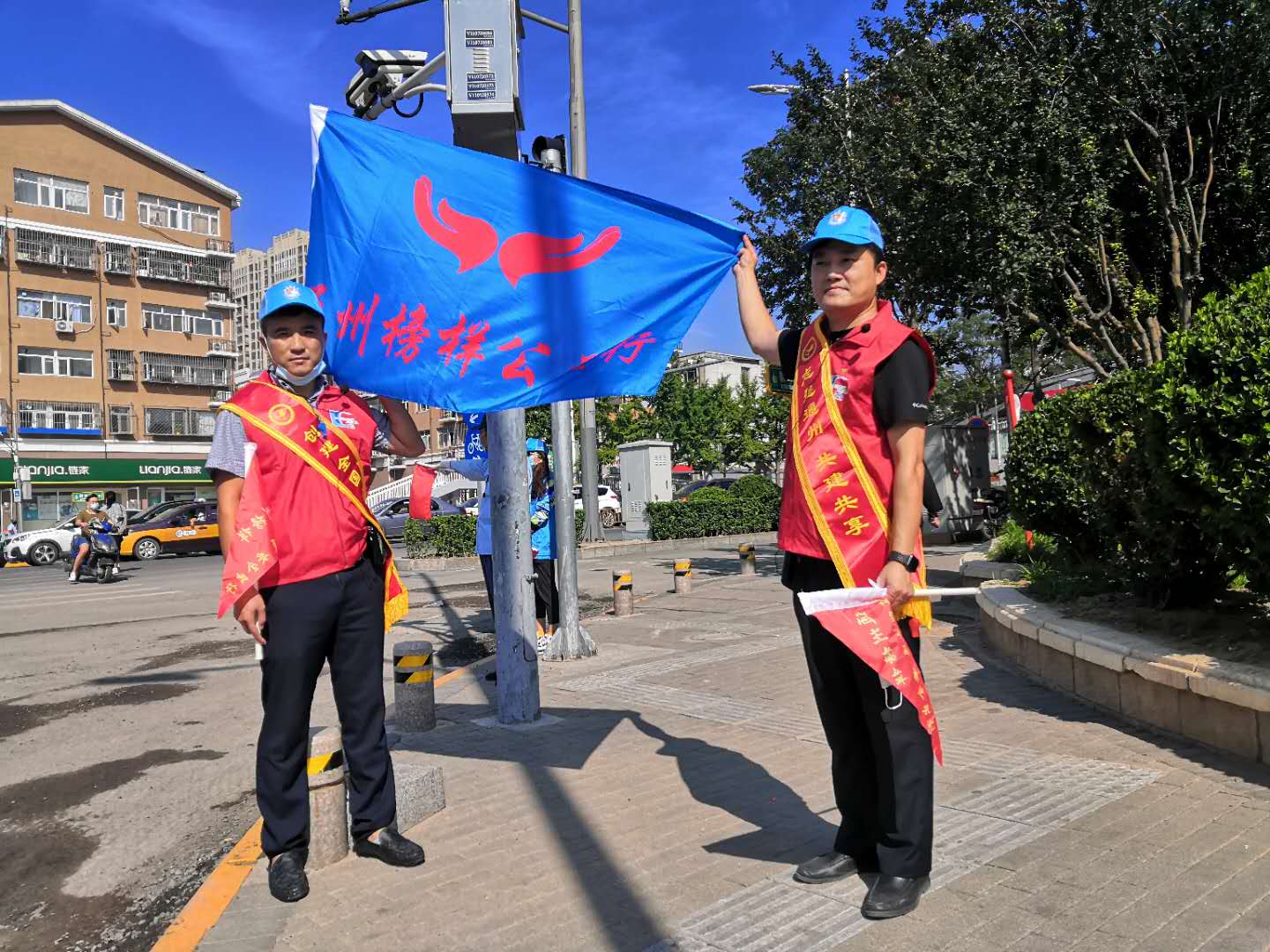 <strong>JK美女黑丝操逼</strong>